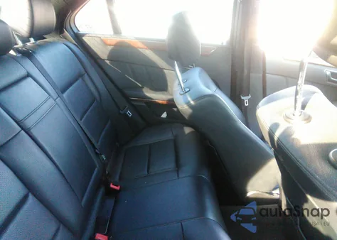 2012 Mercedes-Benz E 350 4Matic z USA, uszkodzony, nr VIN WDDHF8JB5CA572833